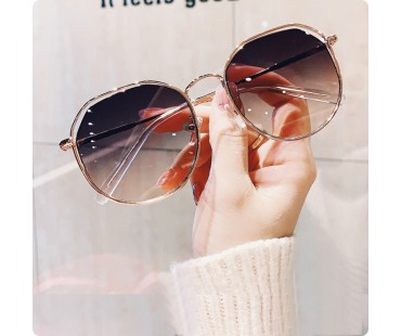サングラス女性紫外線カット韓国おしゃれ浮き彫りデザインめがねサングラスUV400メタル有名人サングラス小顔効果個性的ピンク色偏光レンズ眼鏡ファッション黒 灰色ラウンド型