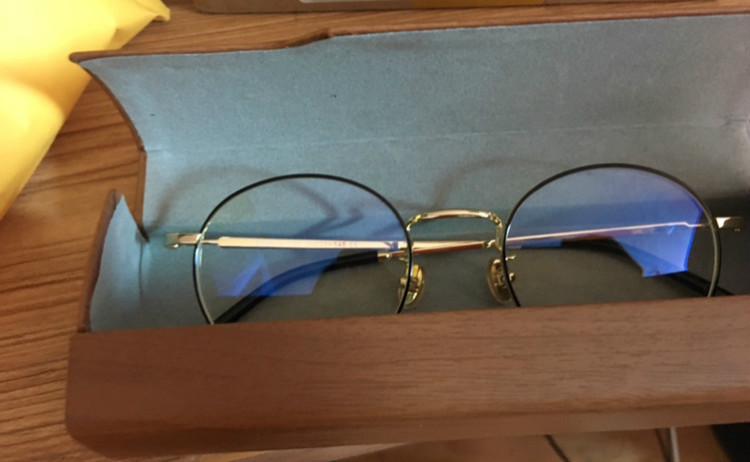 buy-glasses.jp購入商品ちゃんと届きますので、安心してください。