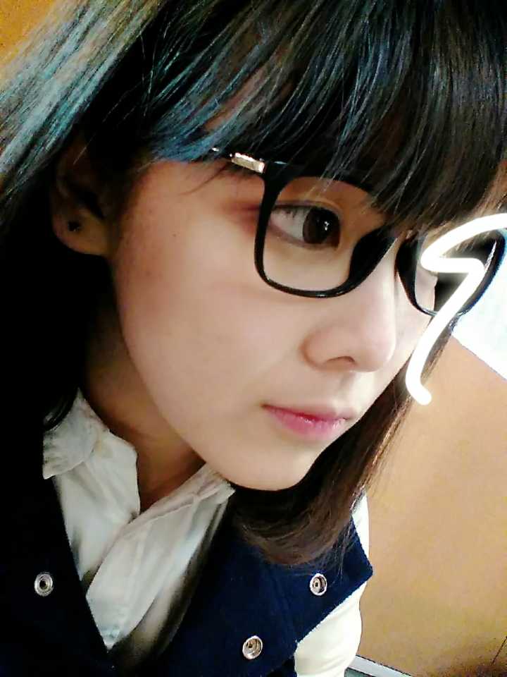メガネ女子の自撮りテク！超美人に写る方法！
