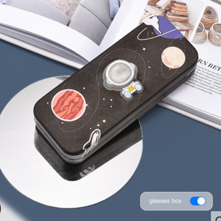 LEDライト メガネケース長方形スクエア型軽量コンパクトメガネケース宇宙飛行士かわいいグラスケース メガネ入れ便利高級led電球付き眼鏡入れ