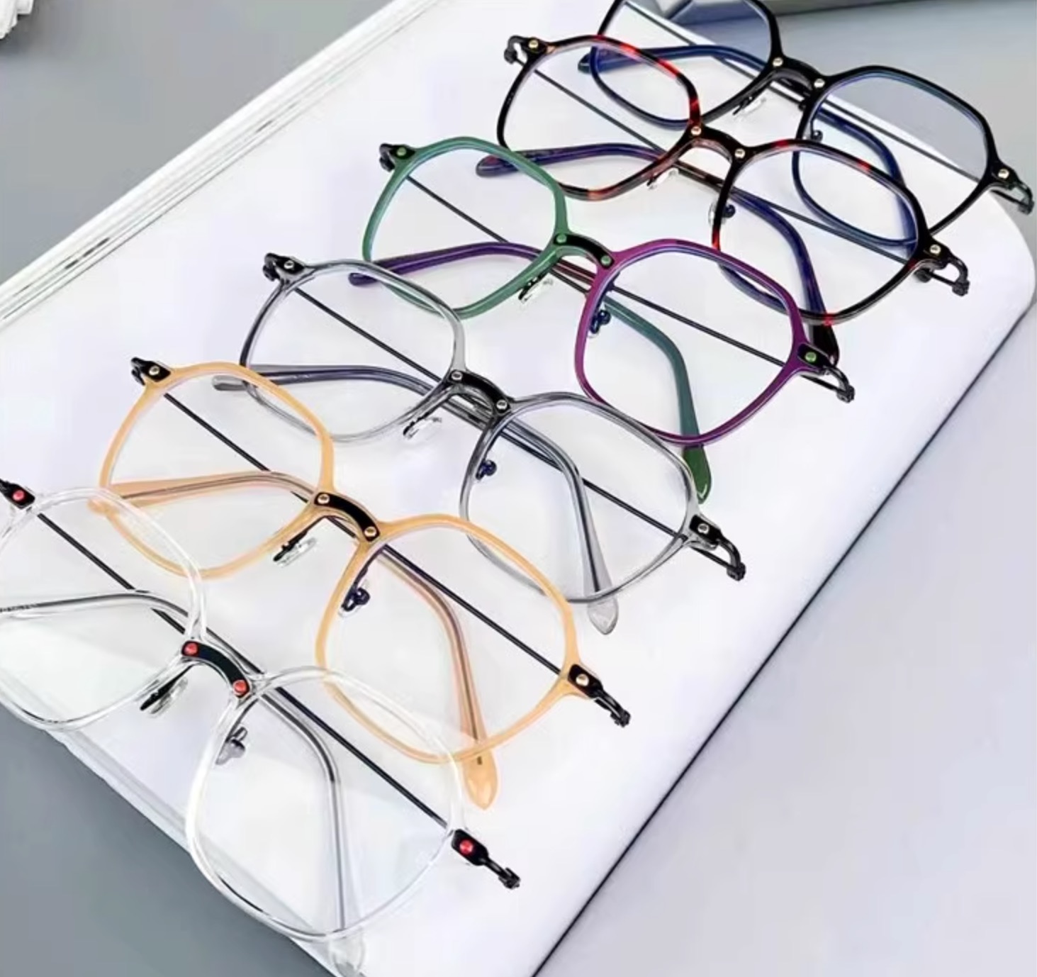 日本個性的伊達メガネ ブランド多角形度なしレンズ可愛いメガネ フレーム カタログ