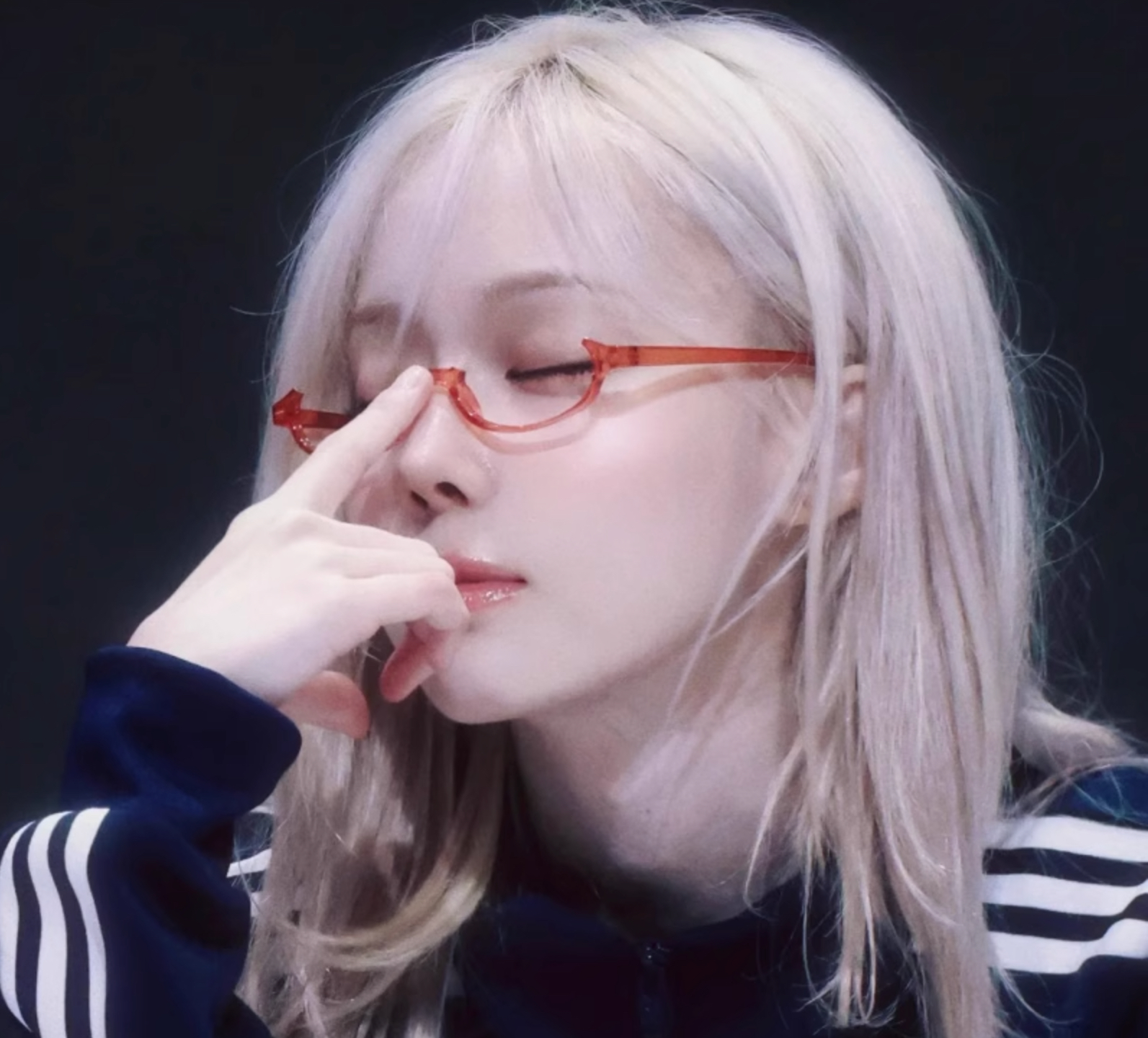 眼鏡コスプレ逆ナイロール可愛いハーフリムのメガネ赤い赤色