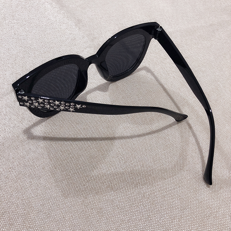 黒縁サングラス シャネル眼鏡スター アクセサリー定番ウェリントン型